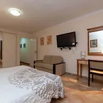 Esmeralda Villa