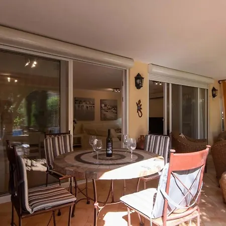 Esmeralda Villa