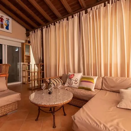 Esmeralda 洛斯克里斯蒂亚诺斯