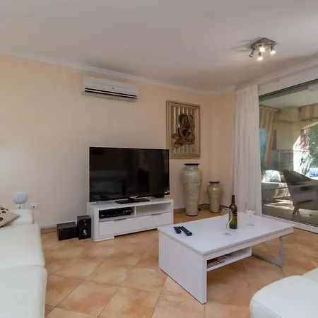 Esmeralda Villa *